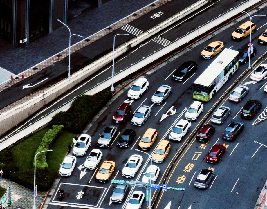 無步行可達捷運站，適合開車騎車客群。