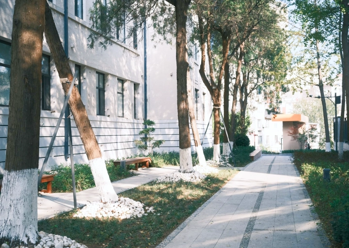 富都馨位處林蔭靜巷內，純住氛圍，環境宜居靜謐。