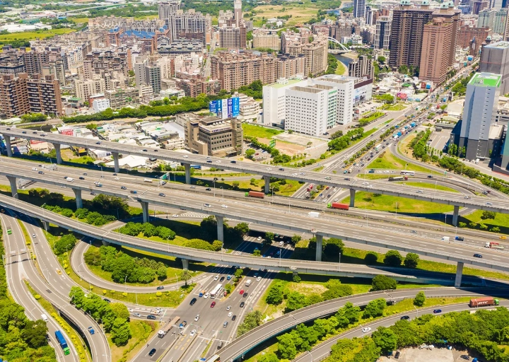 近南崁交流道，交通便利，國道一號車程約3分，輕鬆串連各地